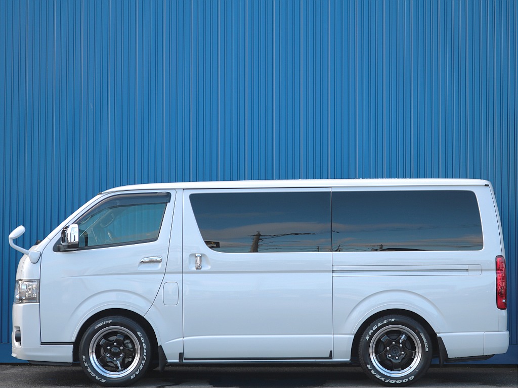 トヨタ ハイエースバン(5枚目)