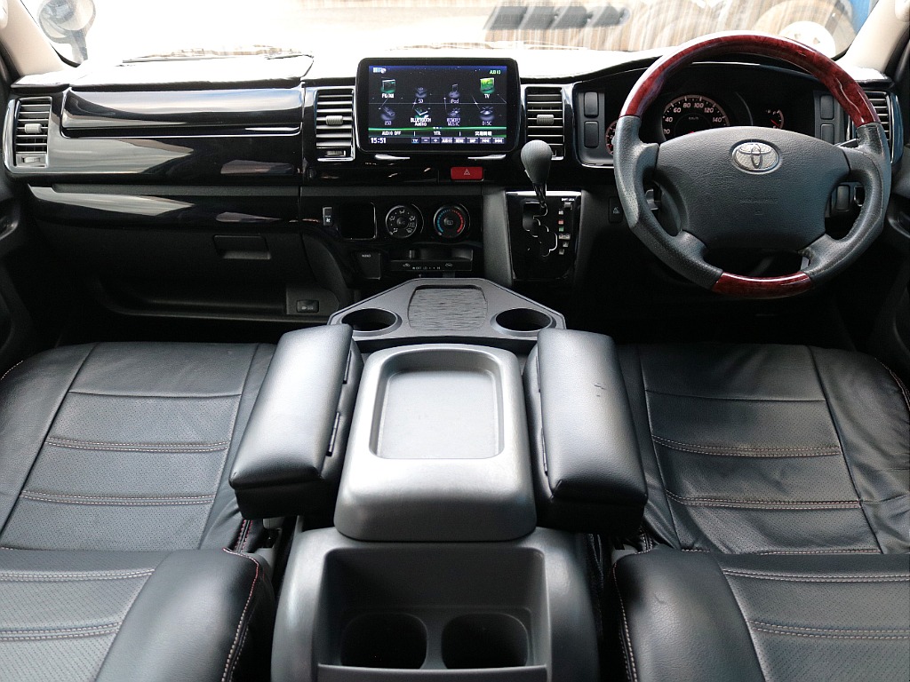 トヨタ ハイエースバン(2枚目)