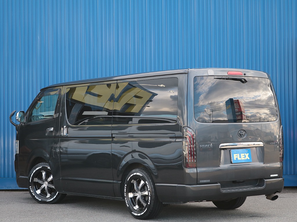 トヨタ ハイエースバン(4枚目)