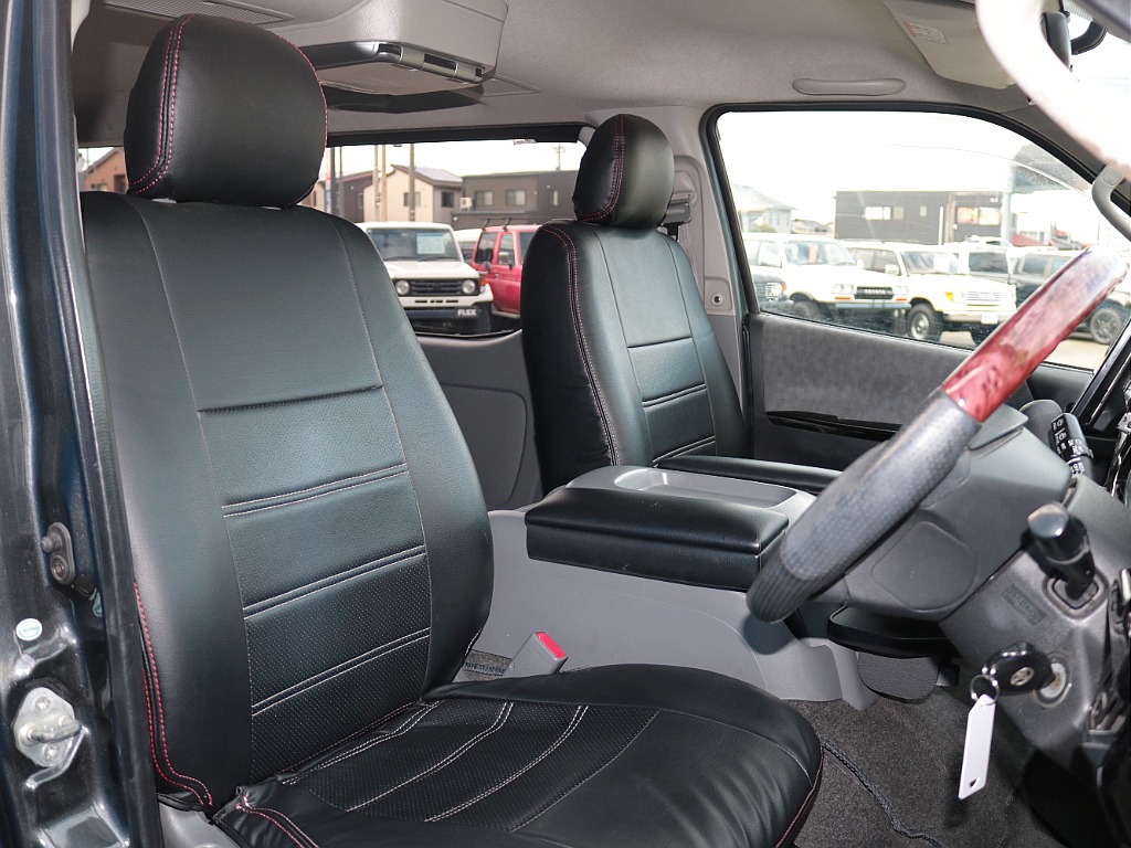 トヨタ ハイエースバン(6枚目)