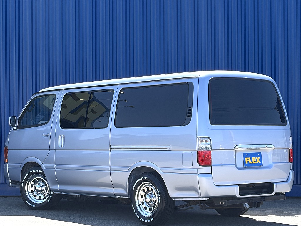 トヨタ ハイエースバン(4枚目)