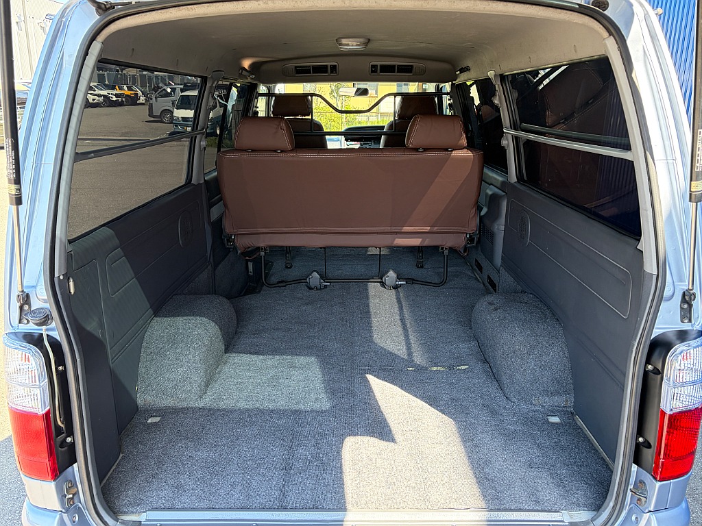 トヨタ ハイエースバン(8枚目)