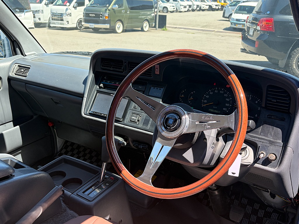 トヨタ ハイエースバン(10枚目)