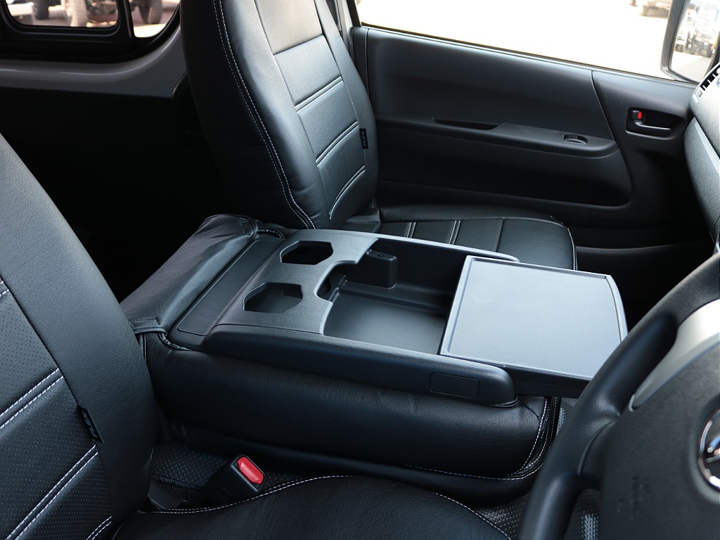 トヨタ ハイエースバン(16枚目)