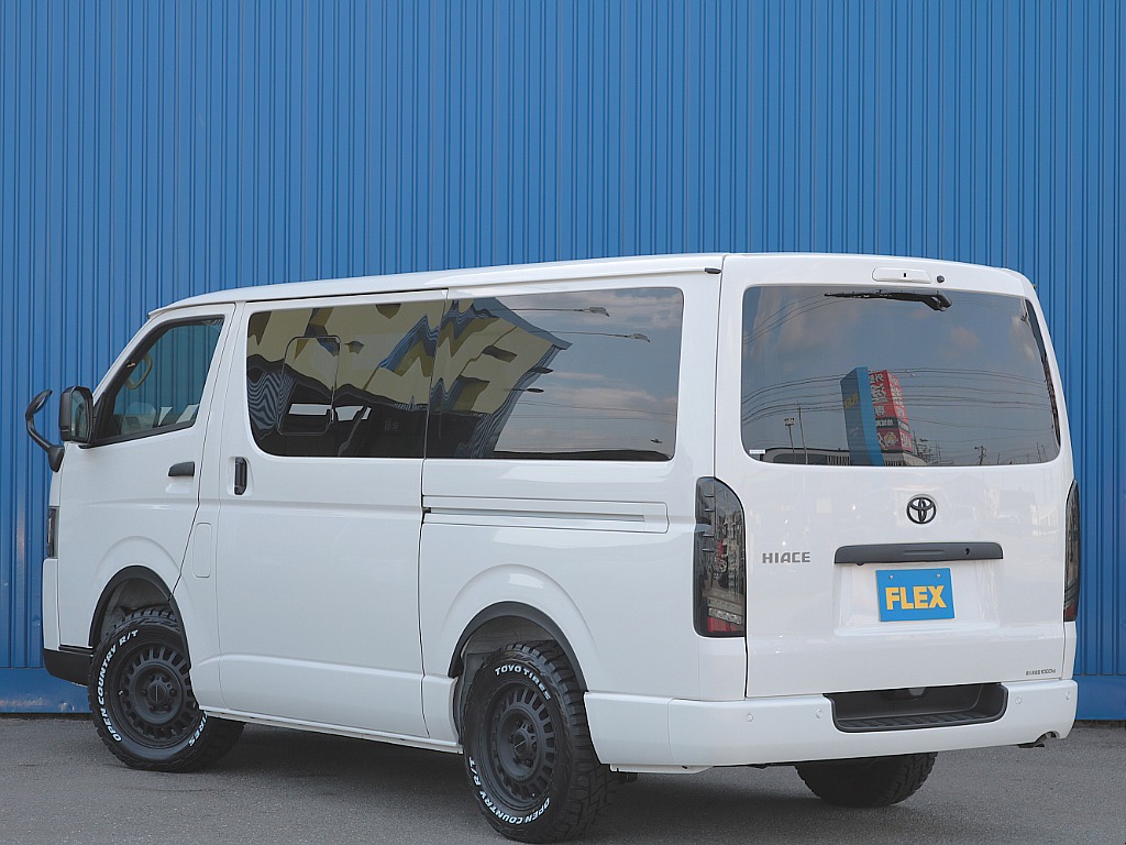 トヨタ ハイエースバン(4枚目)