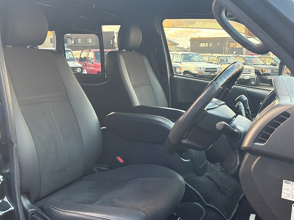 トヨタ ハイエースバン(6枚目)