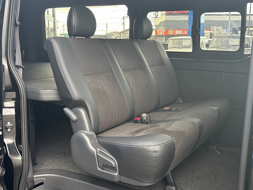 トヨタ ハイエースバン(7枚目)