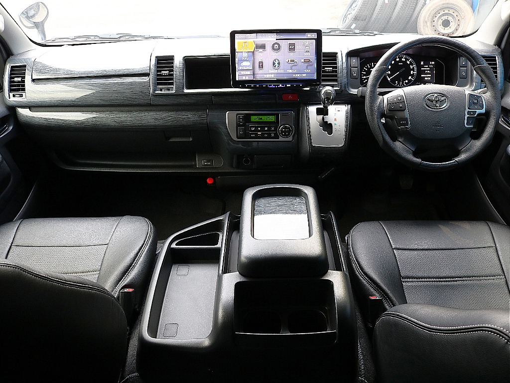 トヨタ ハイエース(2枚目)