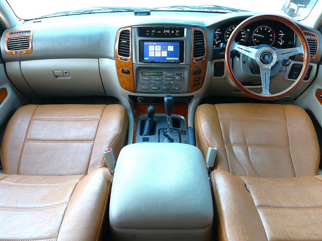 トヨタ ランドクルーザー100(2枚目)