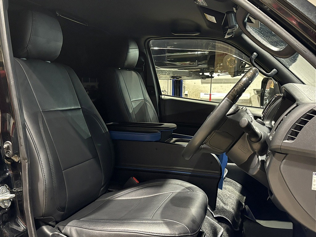 トヨタ ハイエースバン(6枚目)