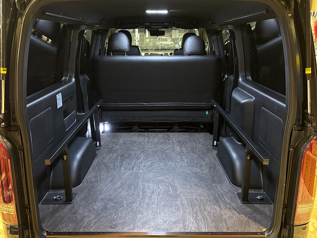 トヨタ ハイエースバン(9枚目)