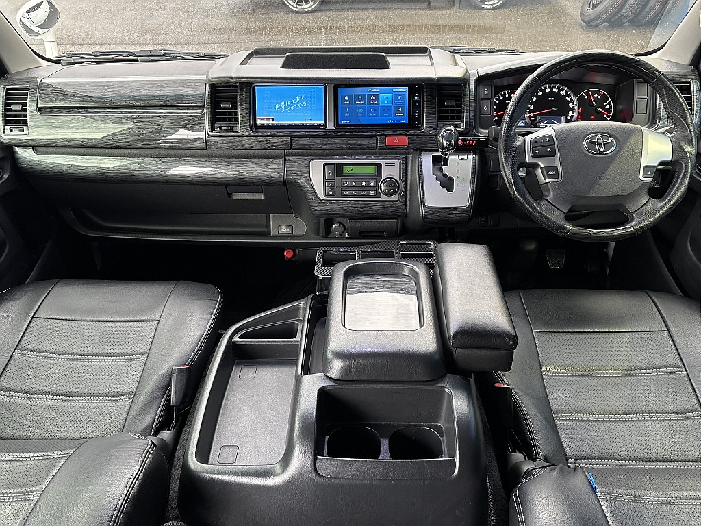 トヨタ ハイエース(2枚目)