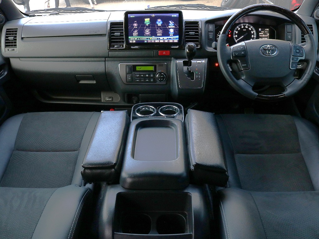 トヨタ ハイエースバン(2枚目)