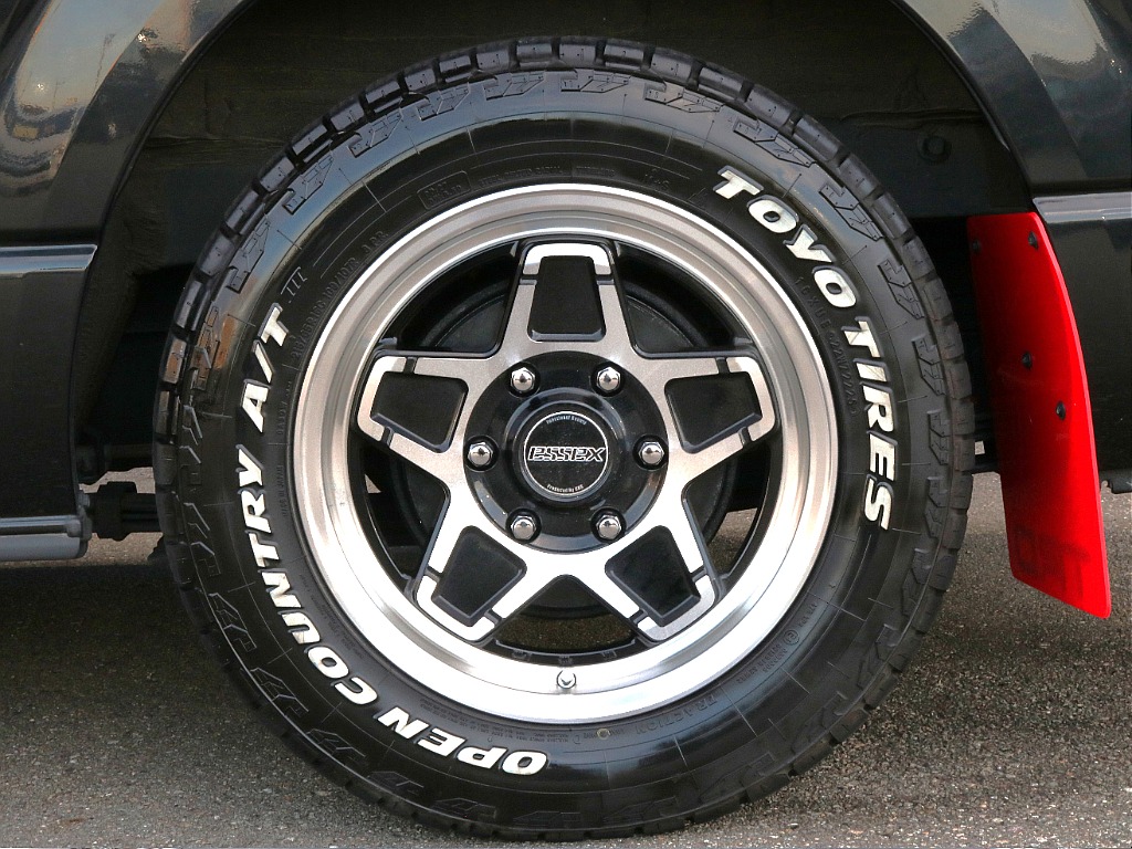 トヨタ&nbsp;ハイエースバン&nbsp;5D2.8DTスーパーGLダークプライムⅡL 4WD&nbsp;アゲスタイル 7型 ESSEXホイール&nbsp;石川県の詳細画像&nbsp;その19