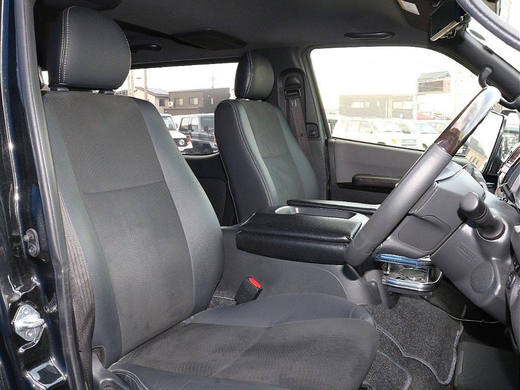 トヨタ&nbsp;ハイエースバン&nbsp;5D2.8DTスーパーGLダークプライムⅡL 4WD&nbsp;アゲスタイル 7型 ESSEXホイール&nbsp;石川県の詳細画像&nbsp;その6