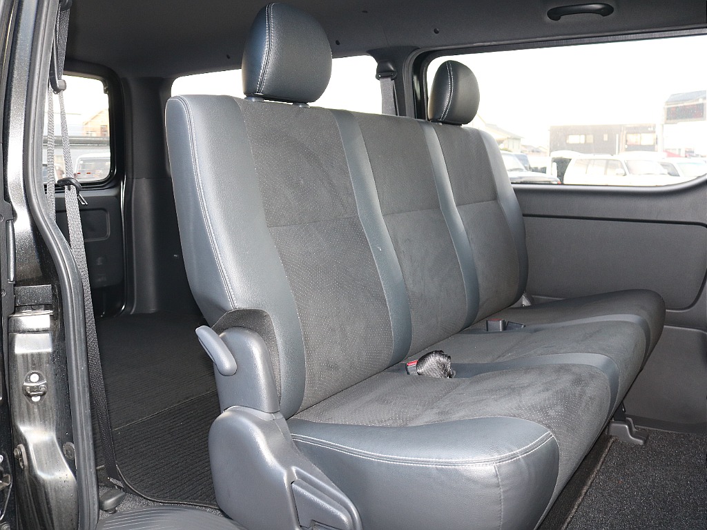 トヨタ&nbsp;ハイエースバン&nbsp;5D2.8DTスーパーGLダークプライムⅡL 4WD&nbsp;アゲスタイル 7型 ESSEXホイール&nbsp;石川県の詳細画像&nbsp;その7