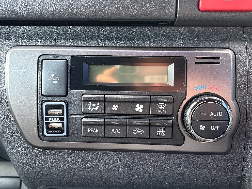 トヨタ ハイエースバン(15枚目)