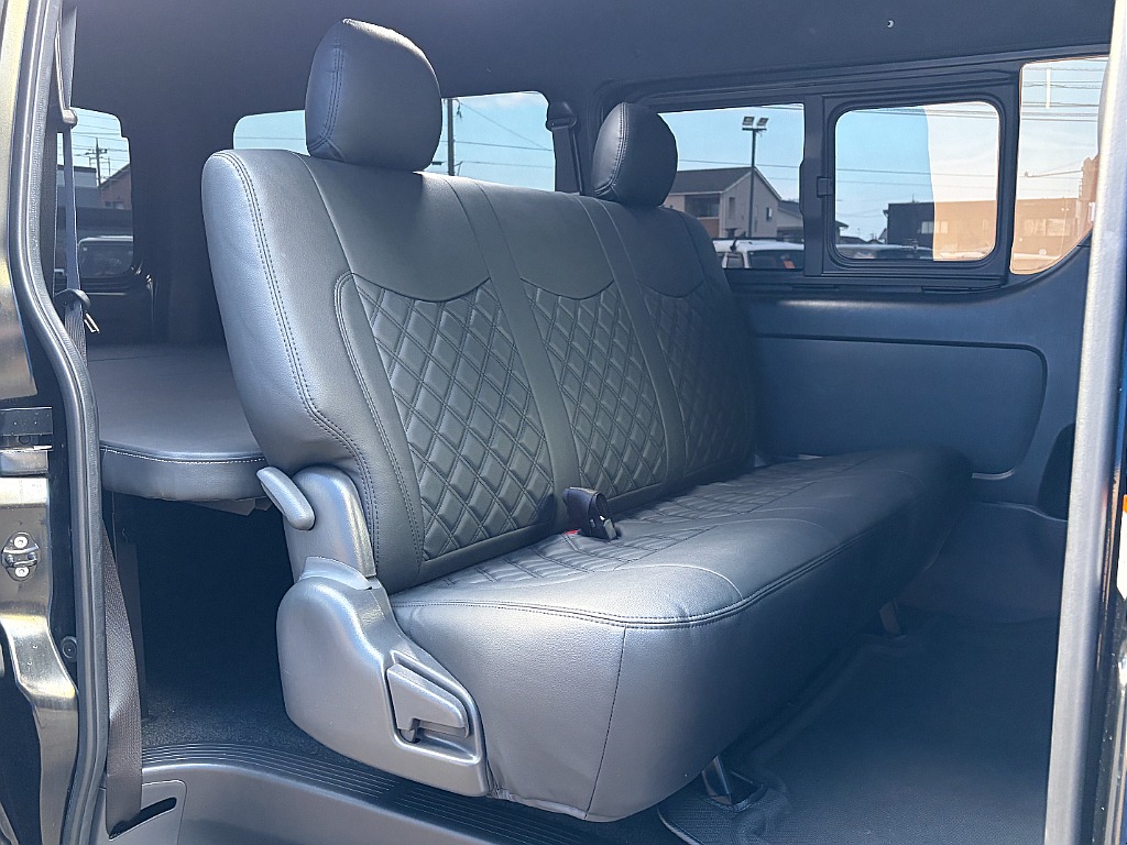 トヨタ ハイエースバン(6枚目)