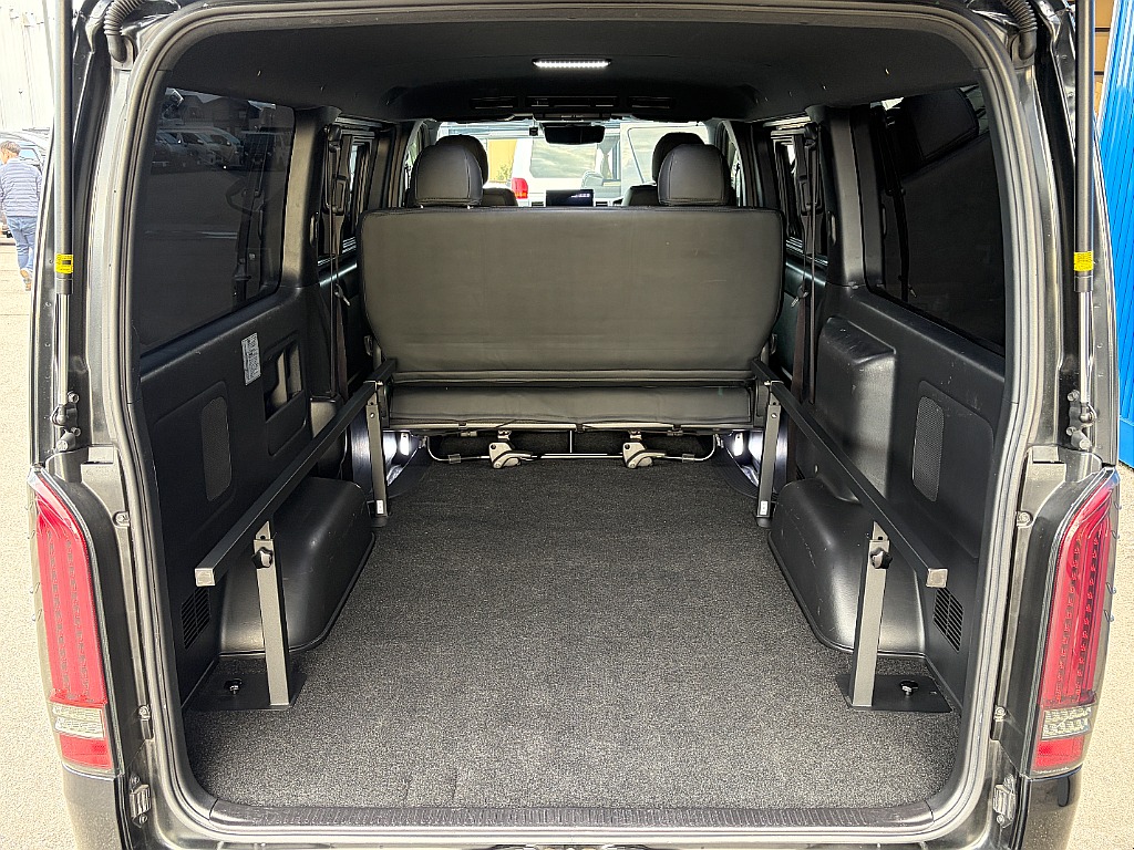 トヨタ ハイエースバン(9枚目)