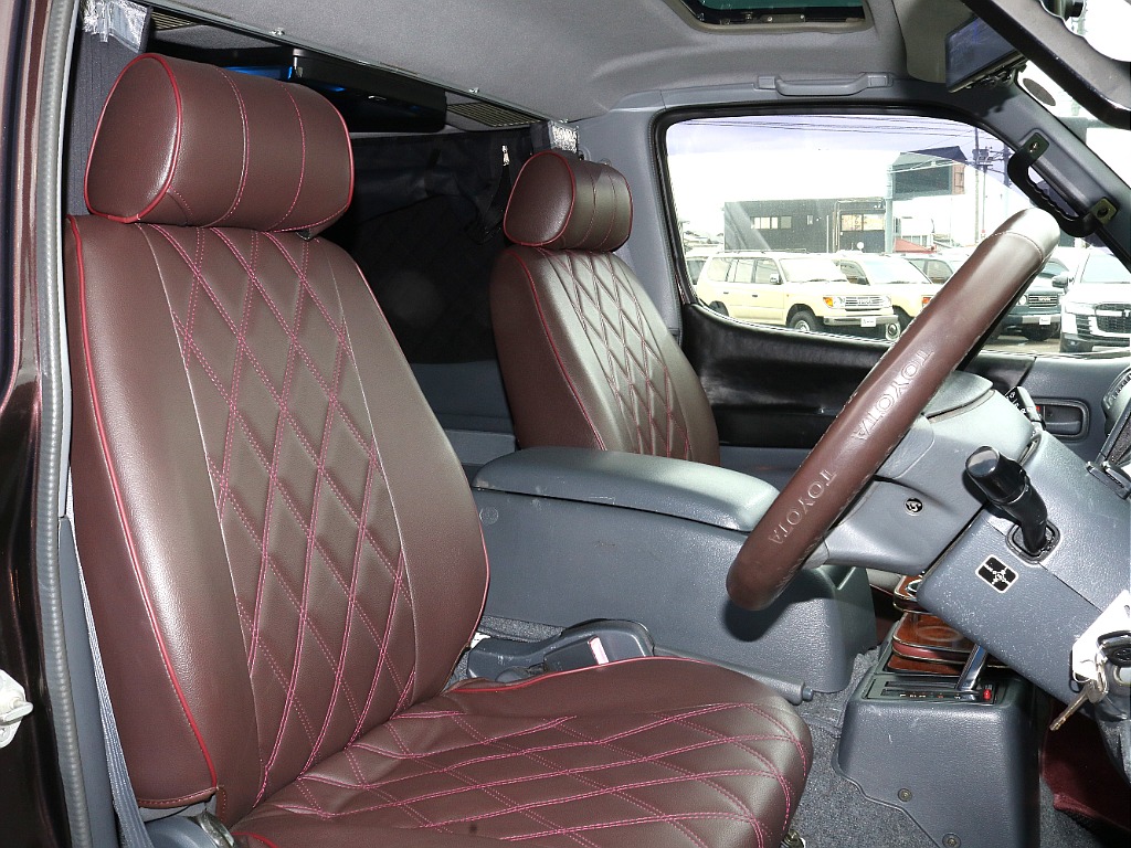 トヨタ ハイエースバン(6枚目)