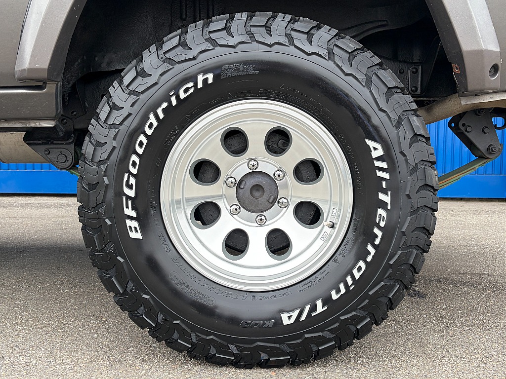 新品ミッキートンプソン16インチAW☆