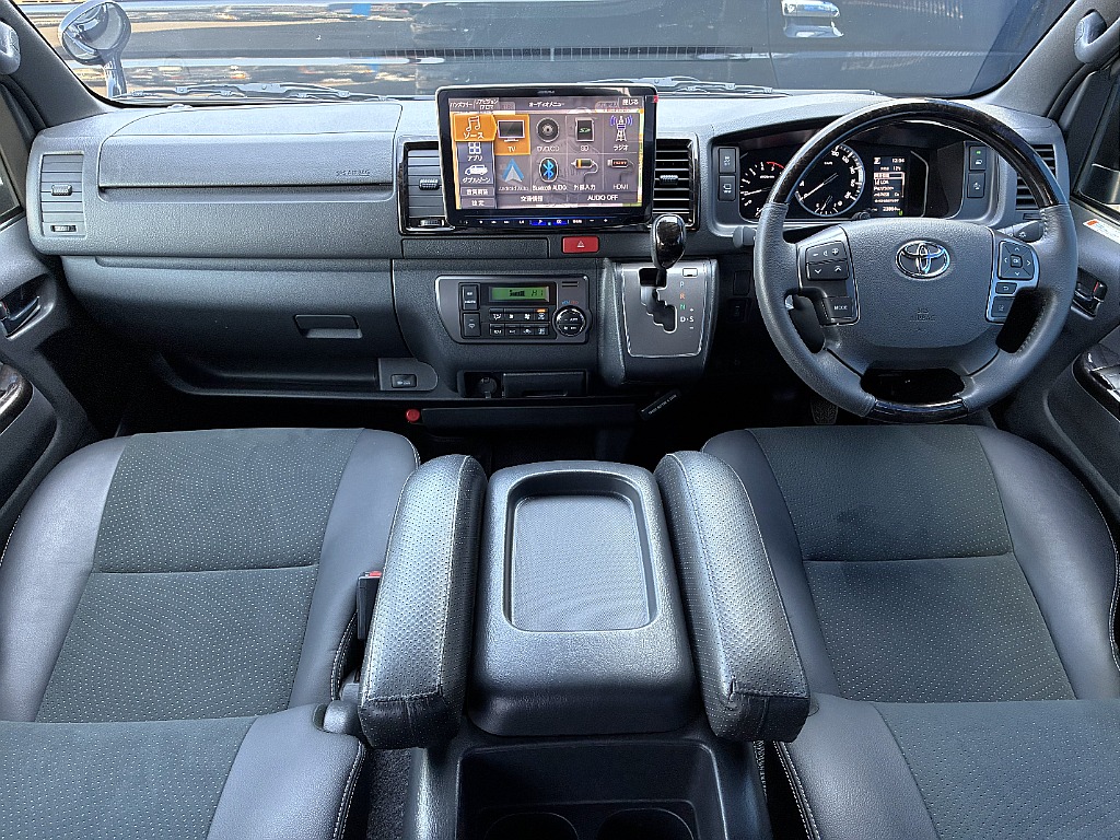 トヨタ ハイエースバン(2枚目)