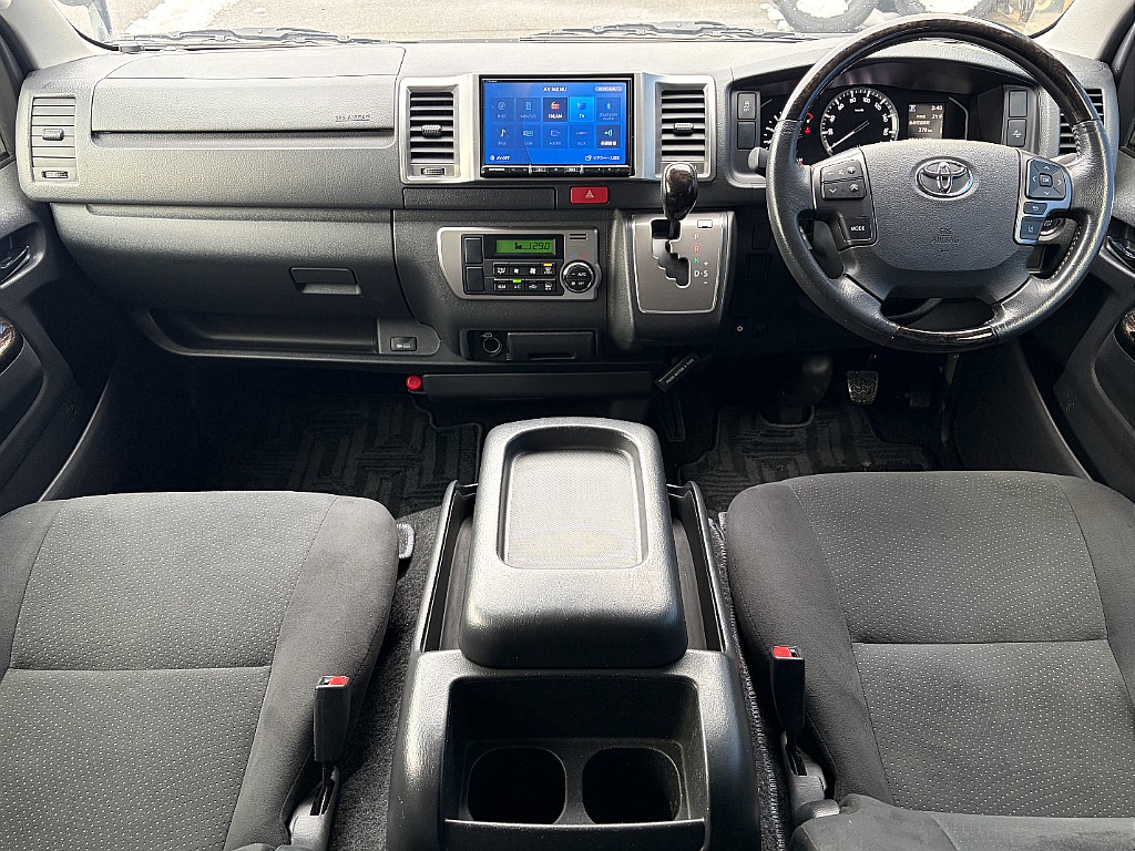 トヨタ ハイエースバン(2枚目)