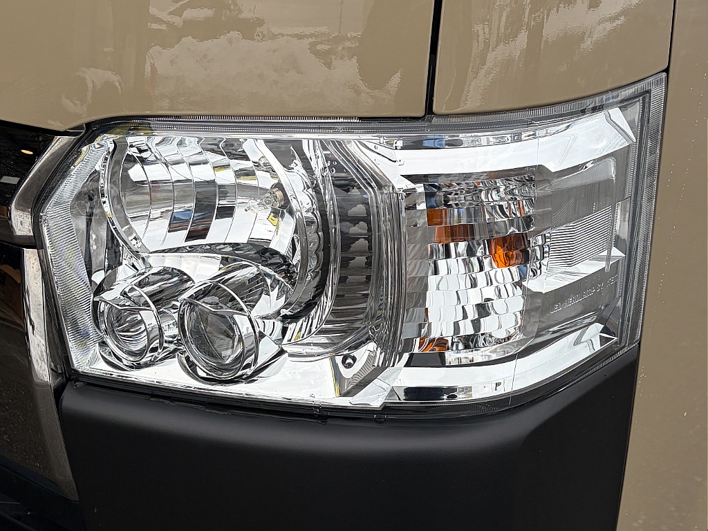 トヨタ ハイエースバン(13枚目)