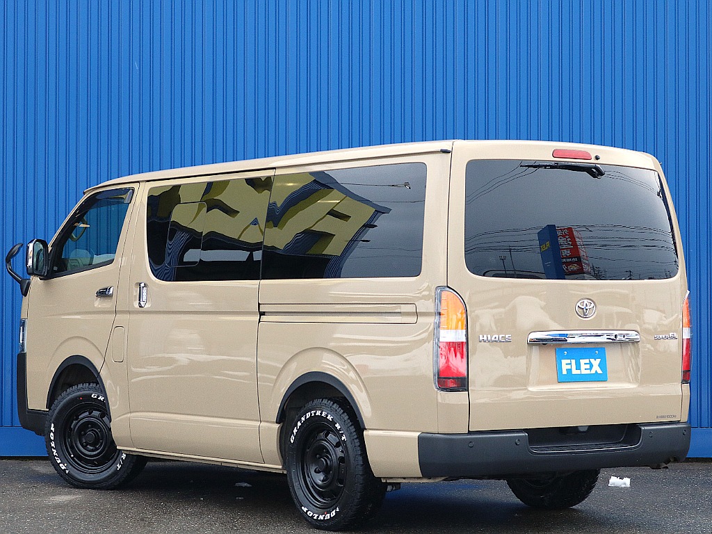 トヨタ ハイエースバン(4枚目)