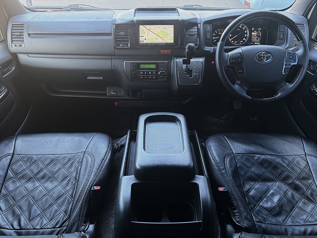 トヨタ ハイエースバン(2枚目)