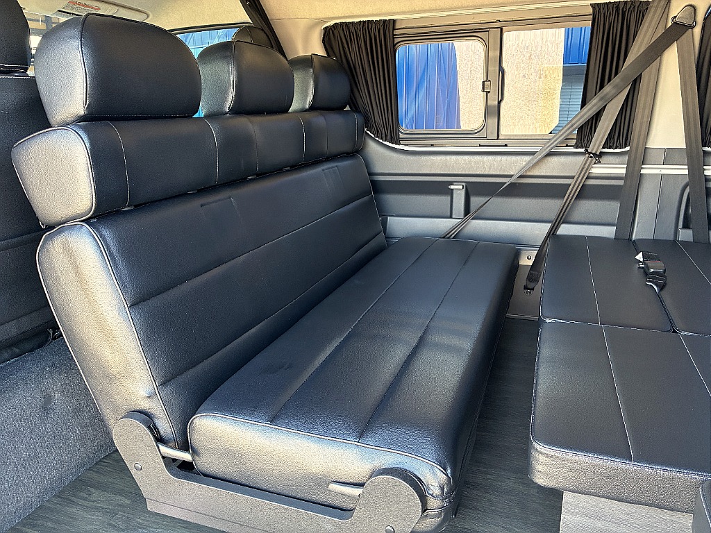 対面仕様♪※走行時2列目後方乗車不可です。