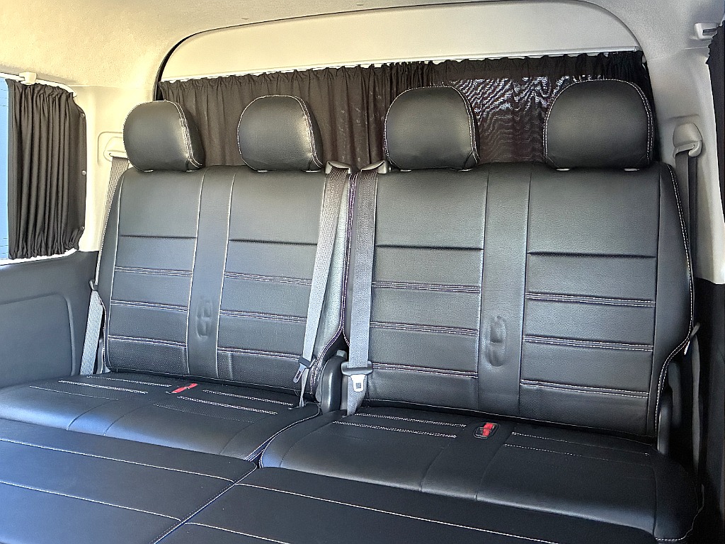 4列目跳ね上げ4人掛けシート！