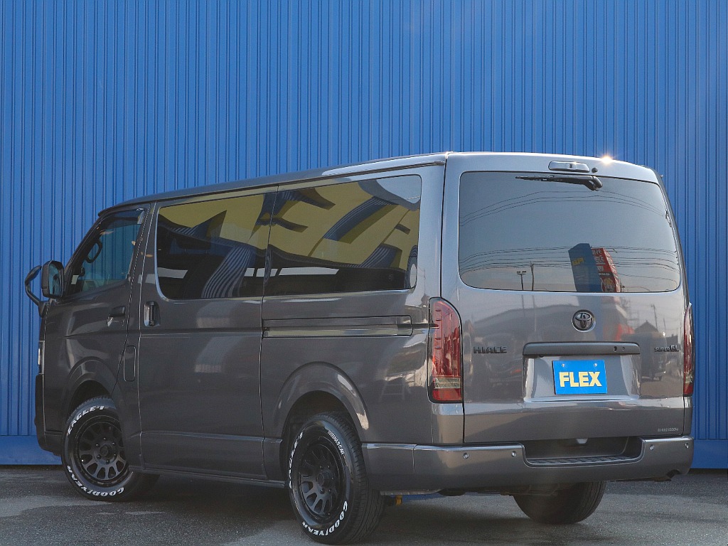 トヨタ ハイエースバン(4枚目)