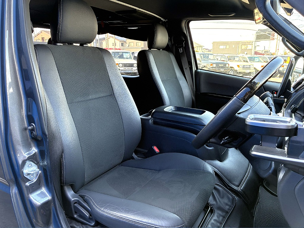 トヨタ ハイエースバン(6枚目)