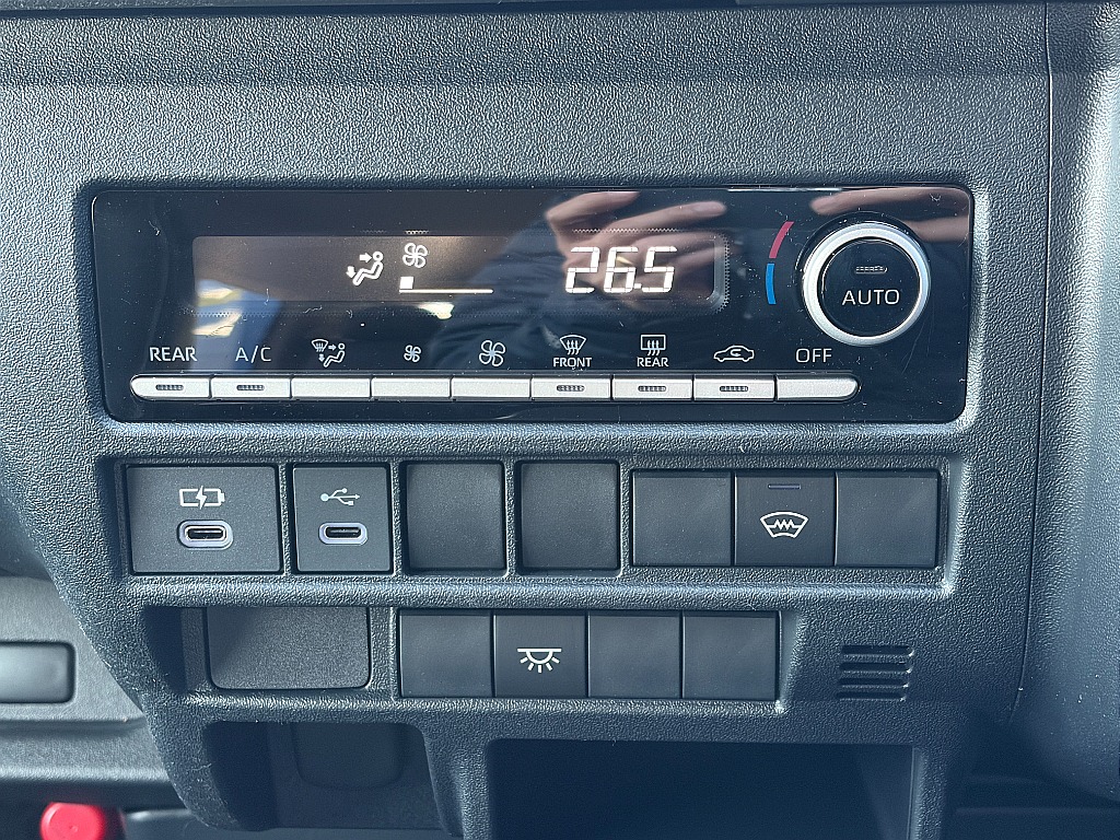 エアコンパネルもスタイリッシュに変更されました☆