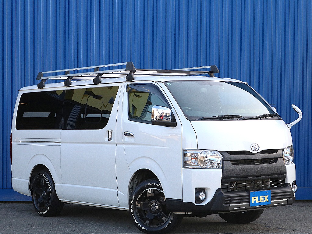 トヨタ ハイエースバン(3枚目)