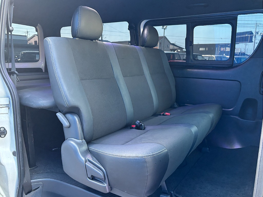 トヨタ ハイエースバン(7枚目)