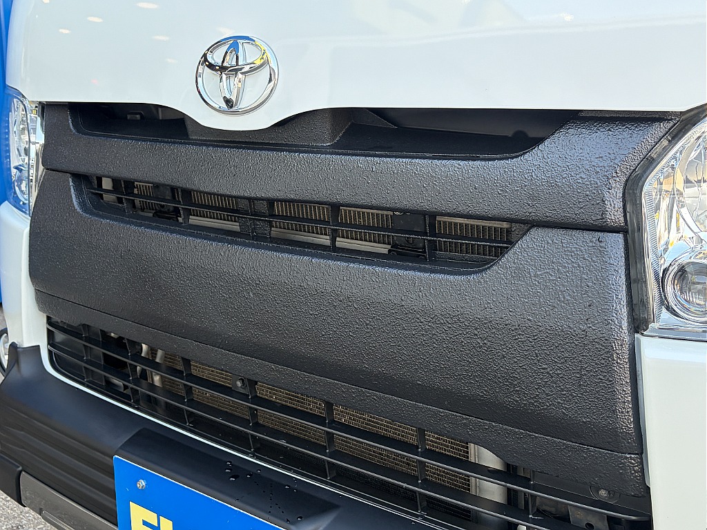 トヨタ ハイエースバン(10枚目)