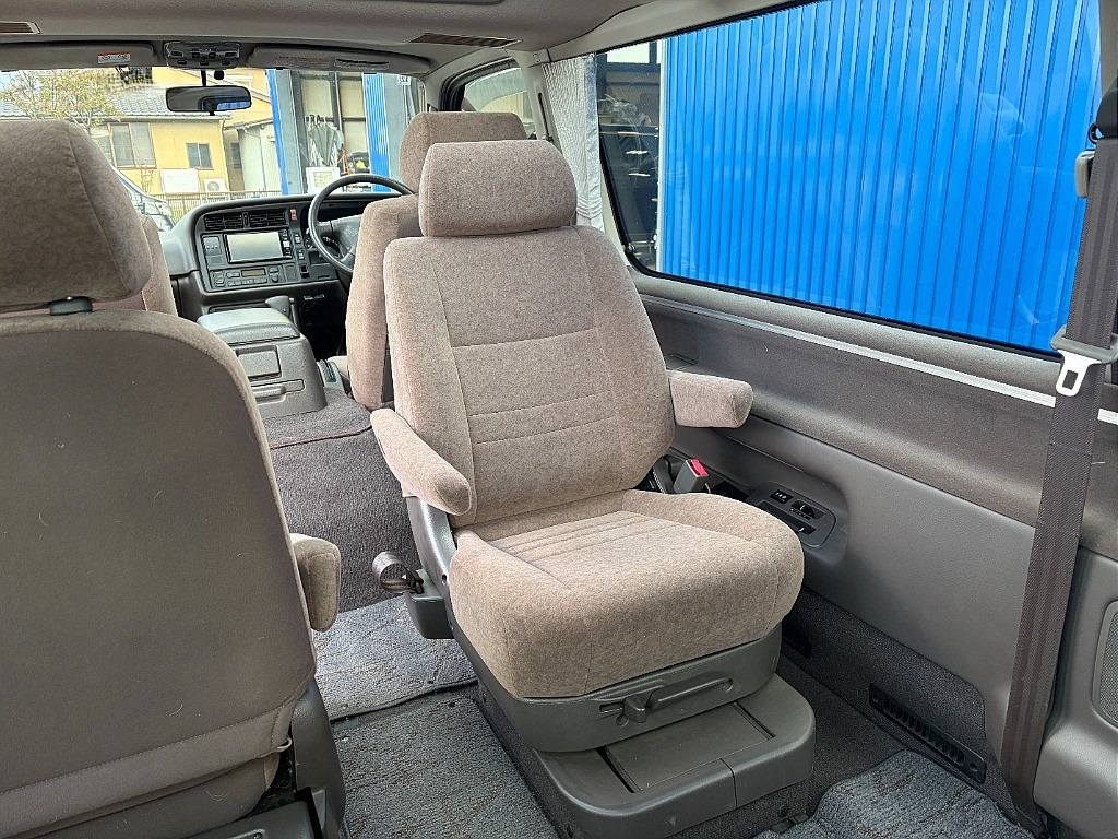 運転席2列目シートは反転可能☆