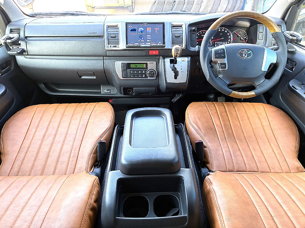 トヨタ ハイエースバン(2枚目)