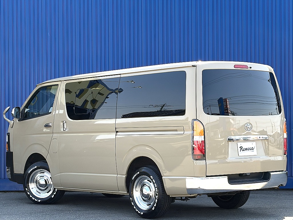 トヨタ ハイエースバン(4枚目)