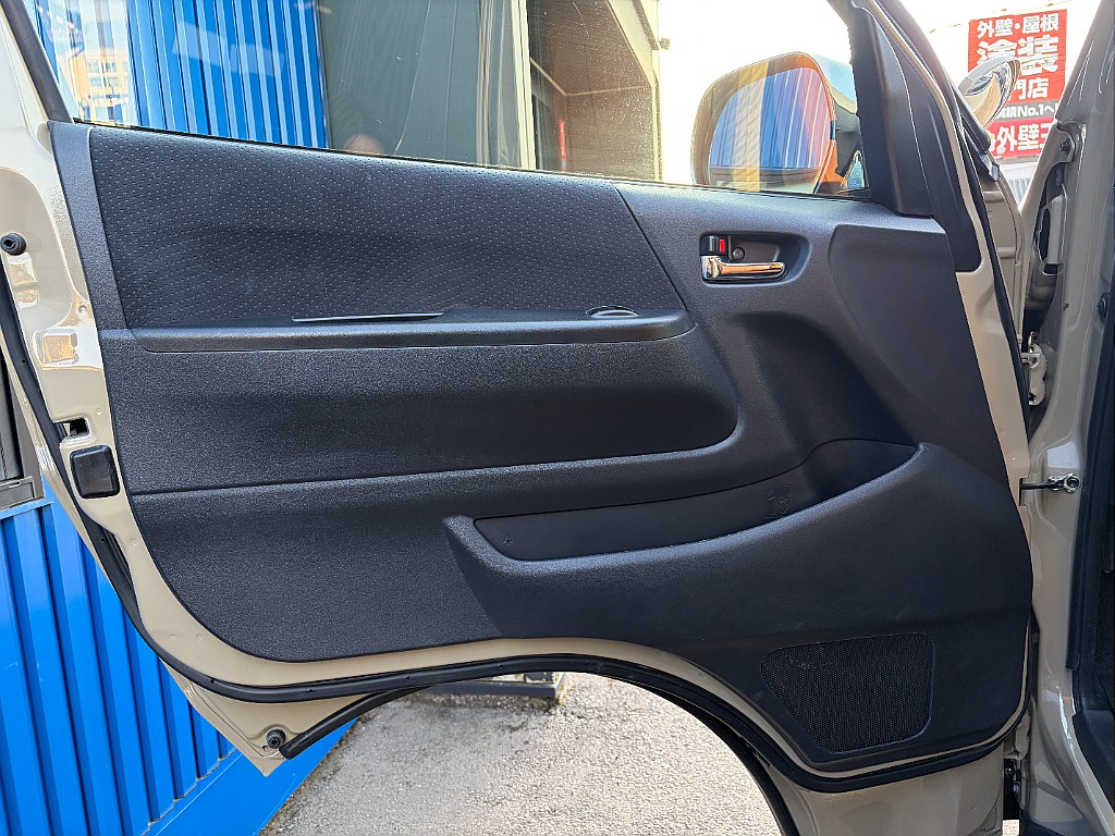 トヨタ ハイエースバン(32枚目)