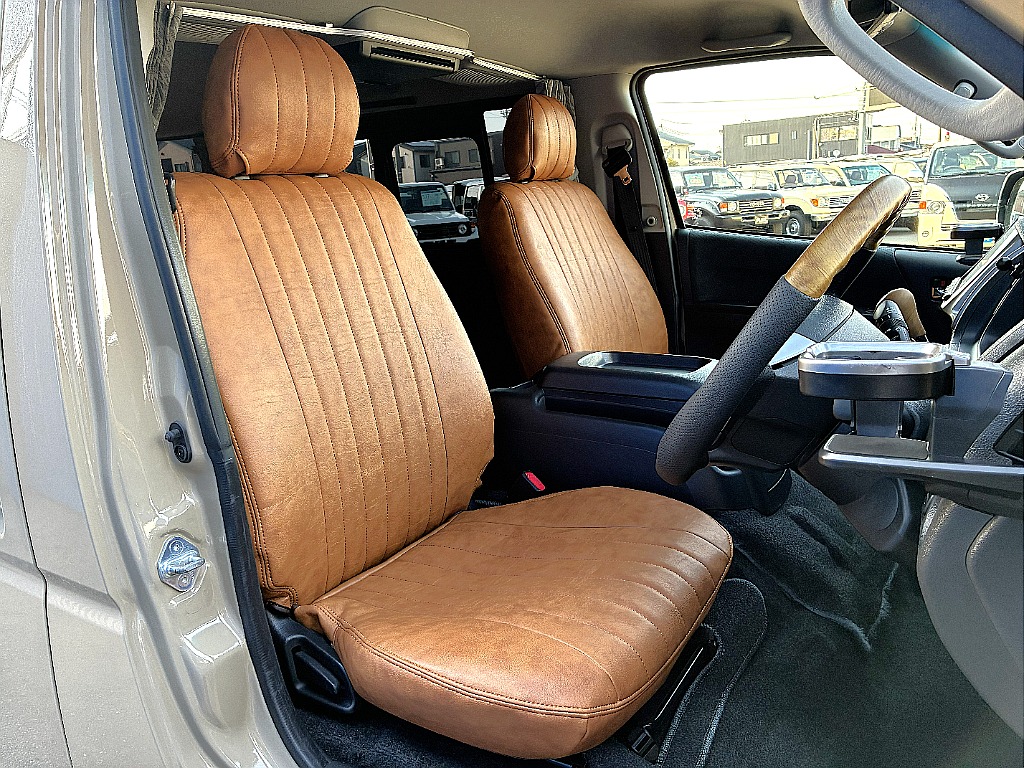 トヨタ ハイエースバン(6枚目)