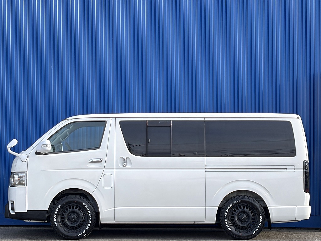 トヨタ ハイエースバン(4枚目)