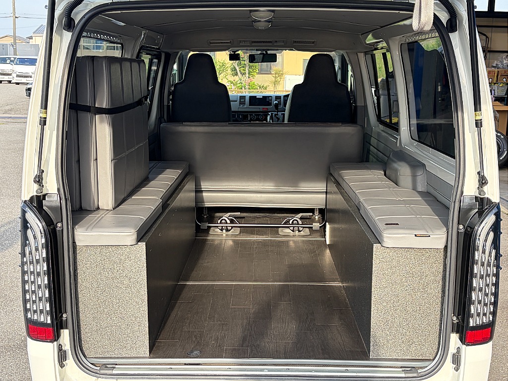 トヨタ ハイエースバン(9枚目)