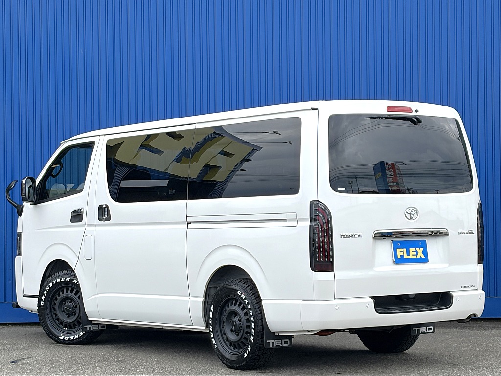 トヨタ ハイエースバン(4枚目)