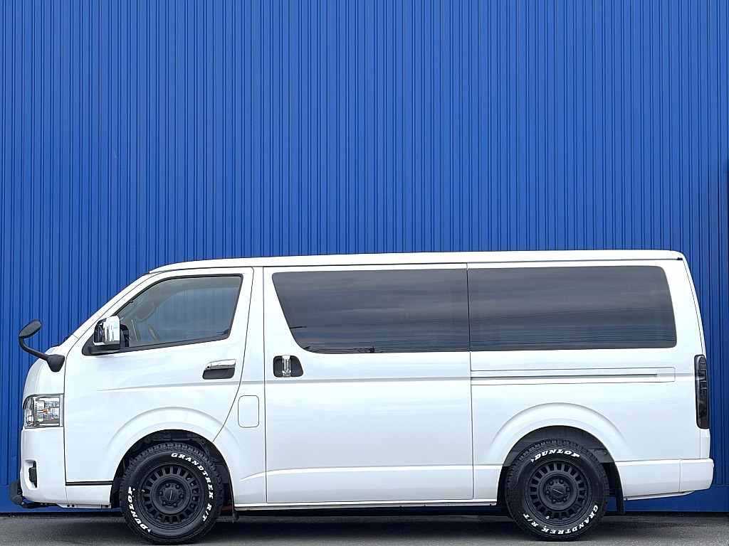 トヨタ ハイエースバン(5枚目)