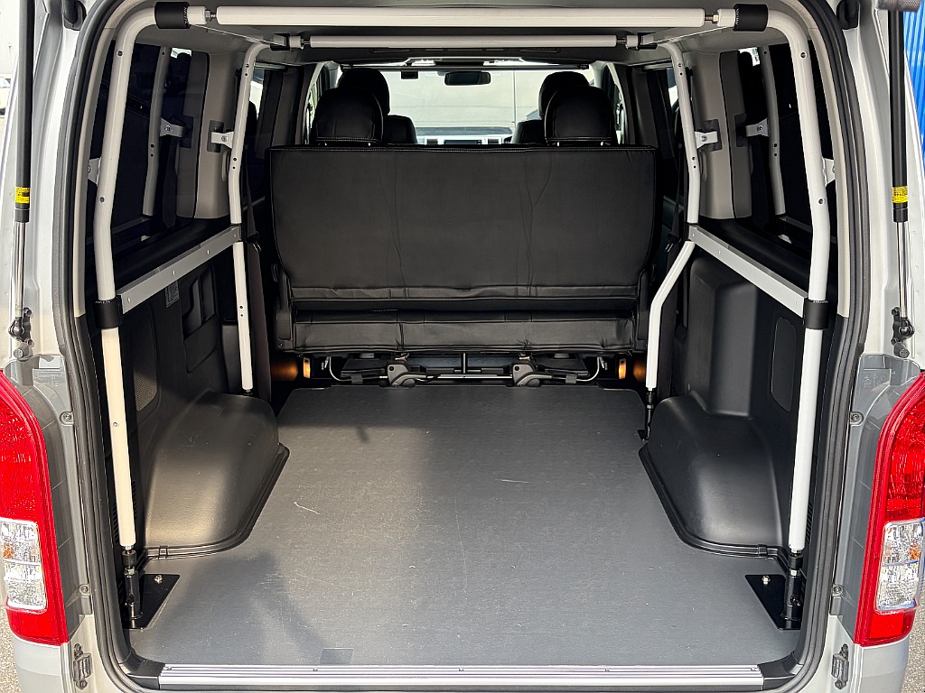 トヨタ ハイエースバン(15枚目)