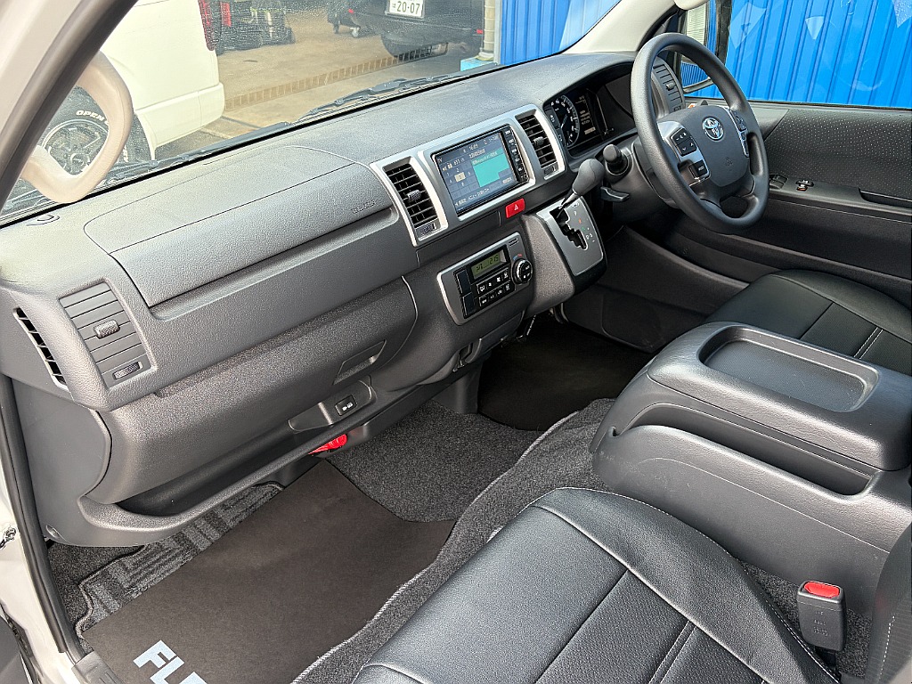 トヨタ ハイエースバン(30枚目)