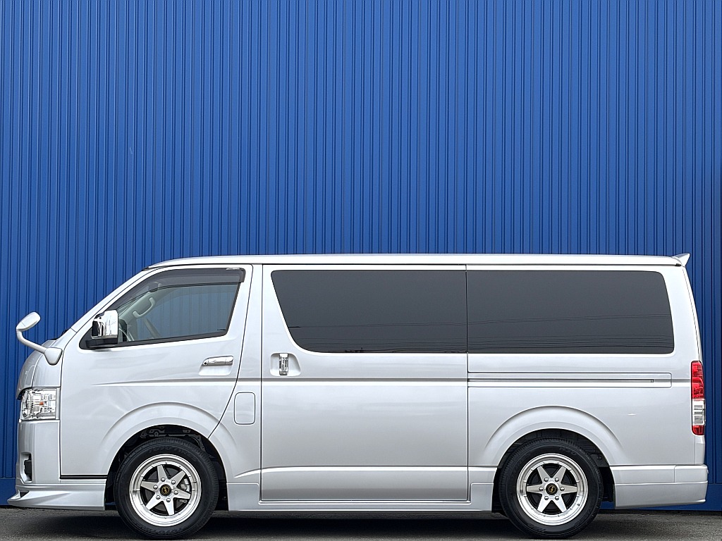 トヨタ ハイエースバン(5枚目)